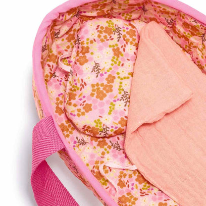 Pomea Mini Barbara, geöffnete Tragetasche mit gemustertem Innenstoff und Puppe in beiger Kleidung