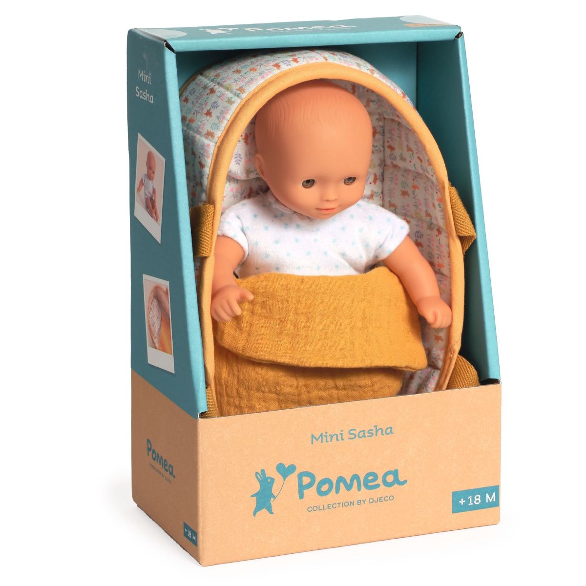 Pomea Mini Sasha Verpackung: Puppe im Moses-Körbchen mit kleinem Tiermuster und gelber Decke