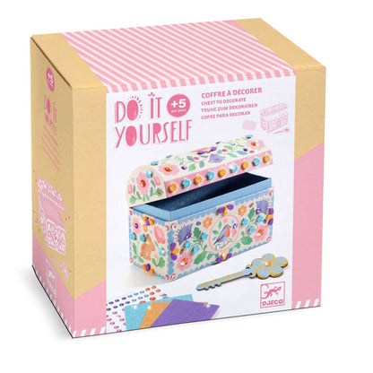 Verpackung der Djeco Schatztruhe Precious mit rosa-weiß gestreiftem Deckel und buntem Blumenmuster