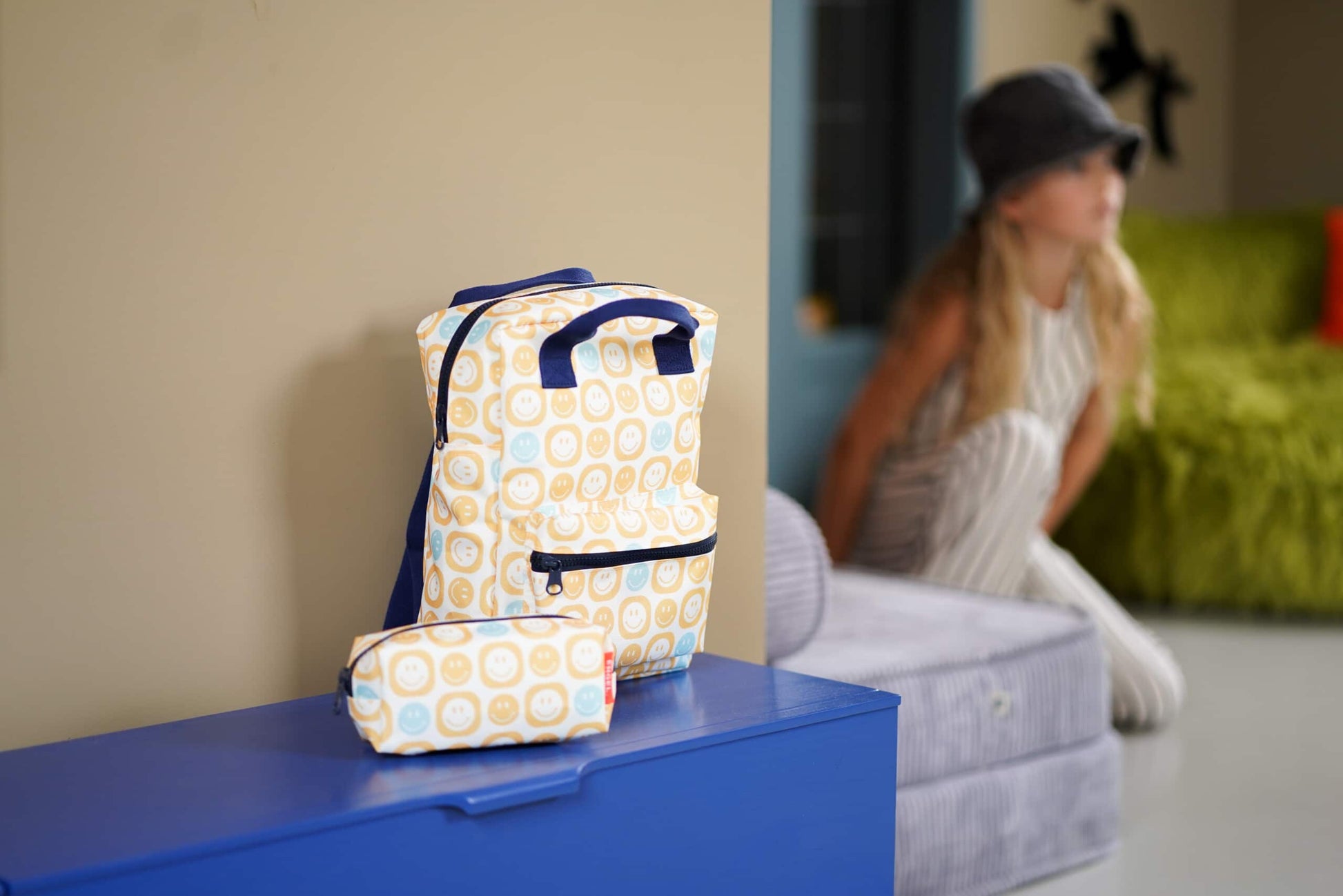 Kinderrucksack Smiley M von Engel mit gelbem Smiley-Gesicht und verstellbaren Trägern