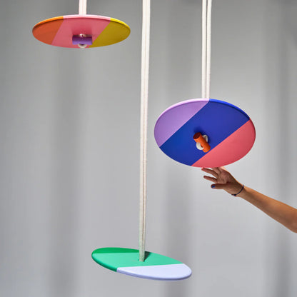 Holzspielzeug Disc Swing von Eperfa in Blau mit runder Scheibe