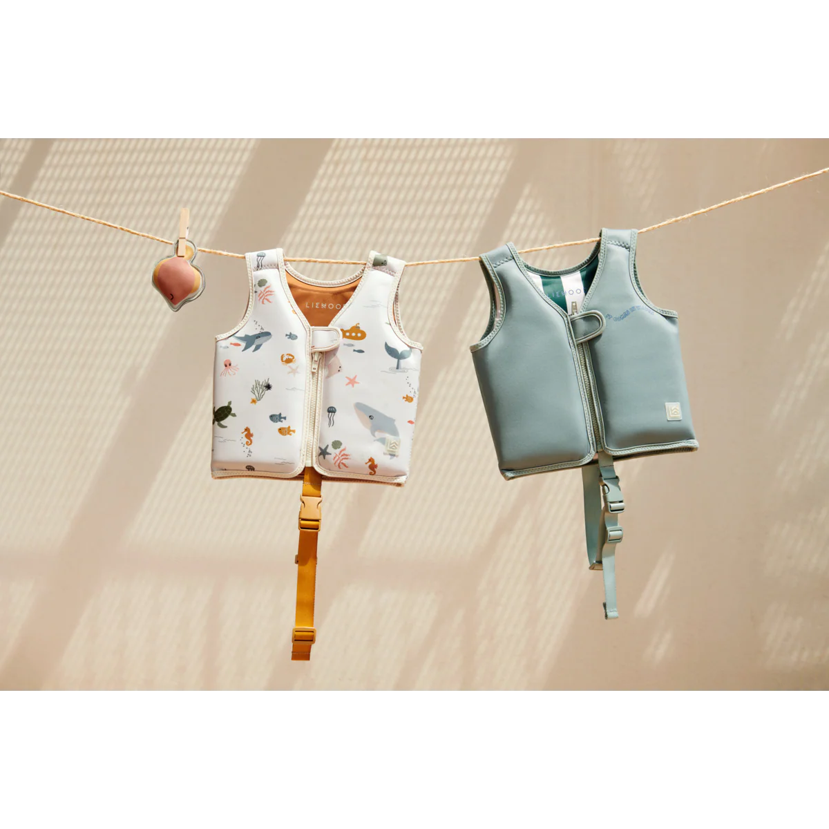 Schwimmweste DOVE Liewood in Peppermint für 15-19 kg, hellgrünes Neopren-Modell