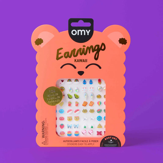 OMY Kawaii Ohrringe, orangefarbener Bärenkopf mit bunten Sticker-Ohrringe auf violettem Hintergrund