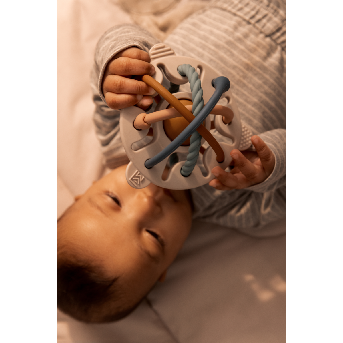 Liewood - Silikon Rassel Sandy mix Bild 2