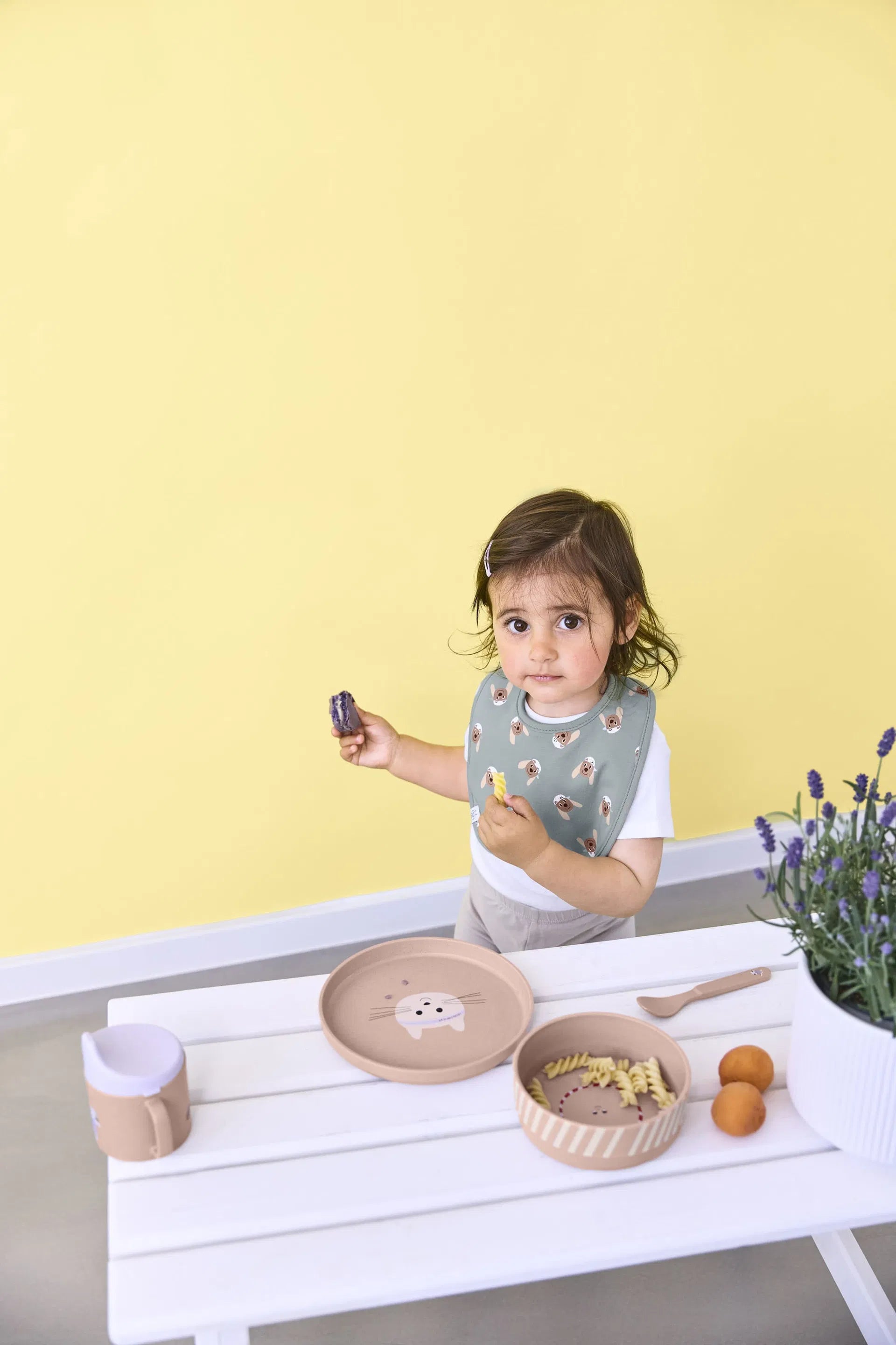 Kindergeschirr-Set Tiny Team Katze von Lässig mit Katzenmotiv in sanften Farben