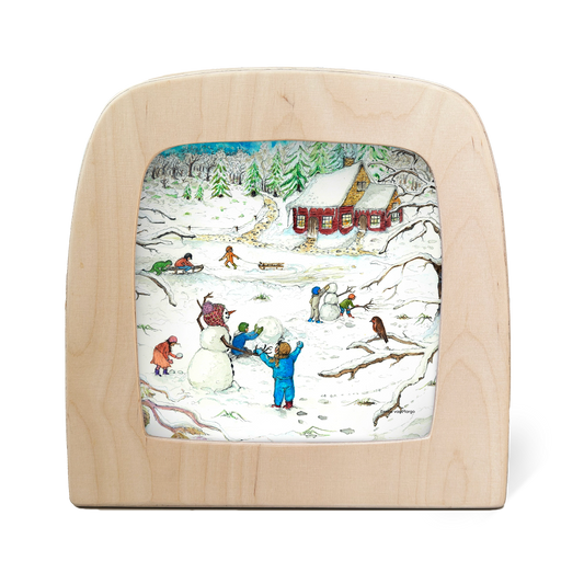 Toverlux Silhouettenlampe aus hellem Holz mit winterlichem Motiv, Kinder spielen im Schnee vor verschneitem Haus