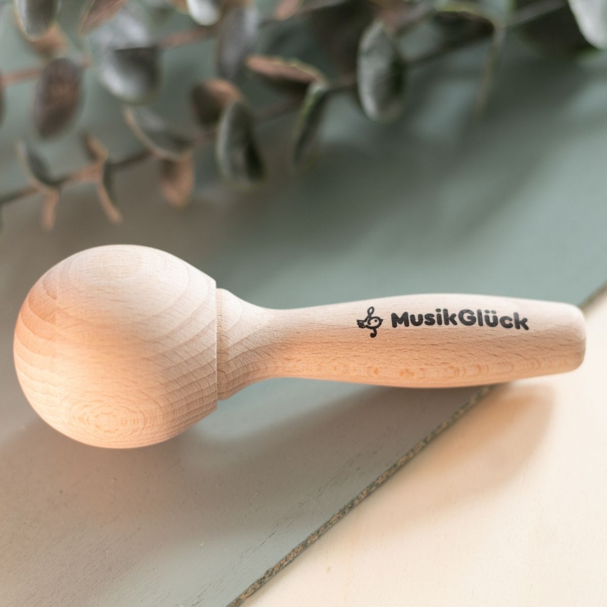 Babyrassel Maracas von MusikGlück mit bunten Griffen und Kugeln zum Schütteln