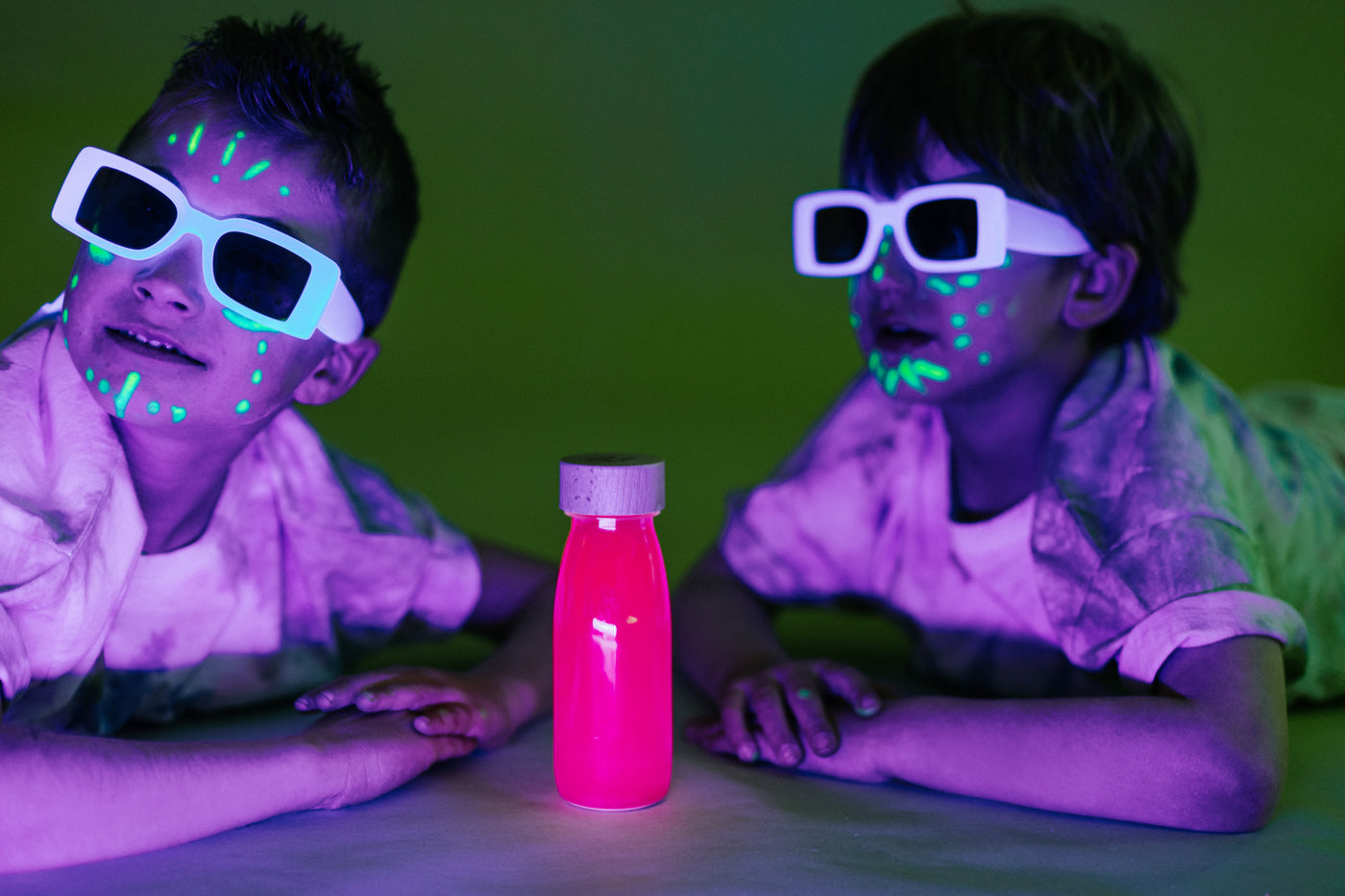 Petit Boum - Sensorikspielzeug Float Bottle - Fluo Pink Bild 6