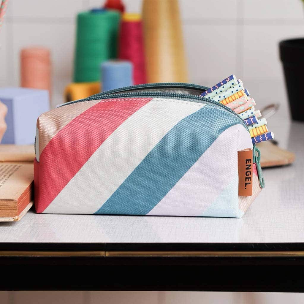 Mäppchen Regenbogen von Engel aus weichem Material mit bunten Regenbogenstreifen