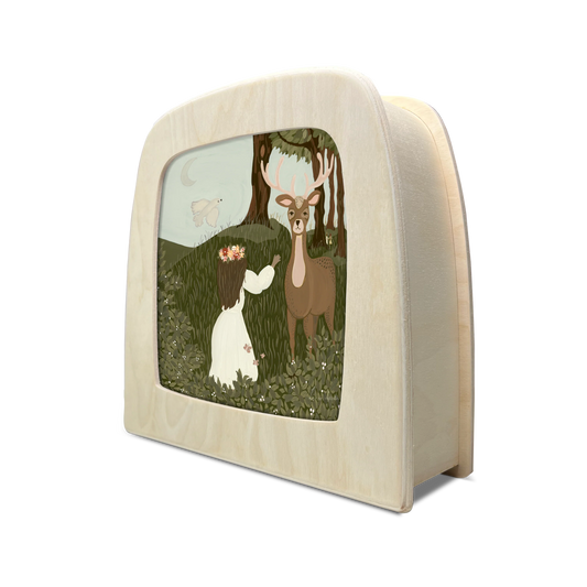 Toverlux Holzlampe von der Seite mit der Silhouette Endearing Encounters, Mädchen und Hirsch