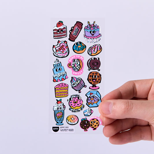 OMY Iconic Donuts Sticker-Set, bunte einzelne Sticker mit Donut- und Kuchen-Motiven in Hand