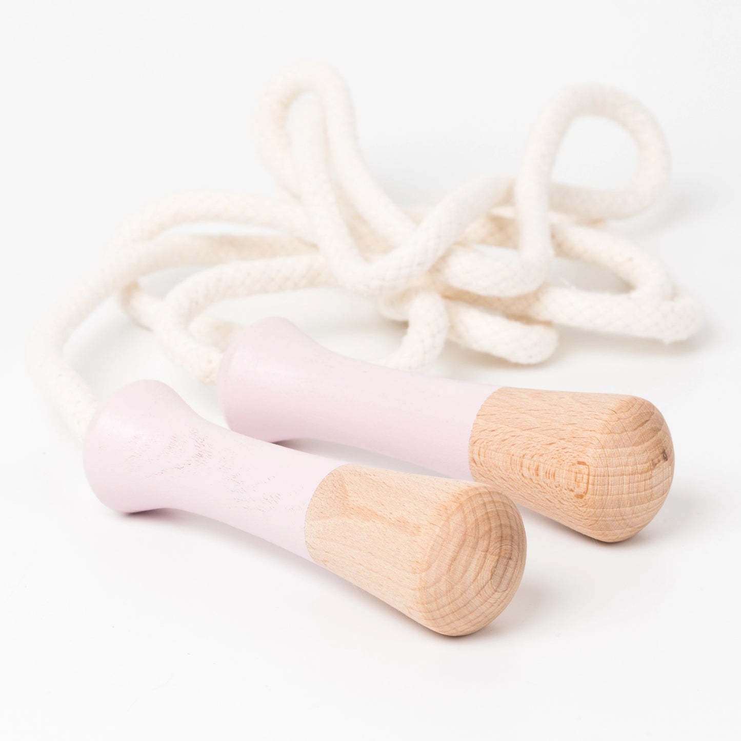 Springseil Me&Mine mit natürlichen Holzgriffen und grauem Seil für Kinder