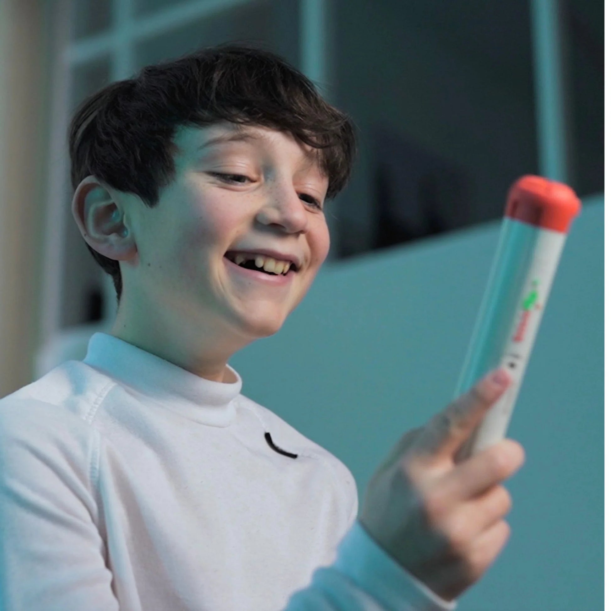 Stickflip Geschicklichkeitsspiel mit bunten Sticks und digitaler Anzeige