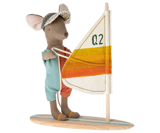 Strandmaus Surfer großer Bruder von Maileg mit Surfboard, Puppenhaus-Zubehör