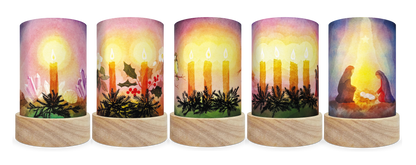 Fünf Toverlux Laternen mit den Shades Advent: eine bis vier brennende Kerzen und ein Krippenmotiv