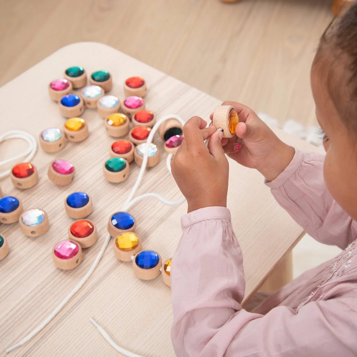 tickit - Schmucksteine Holzperlen Fädelspiel