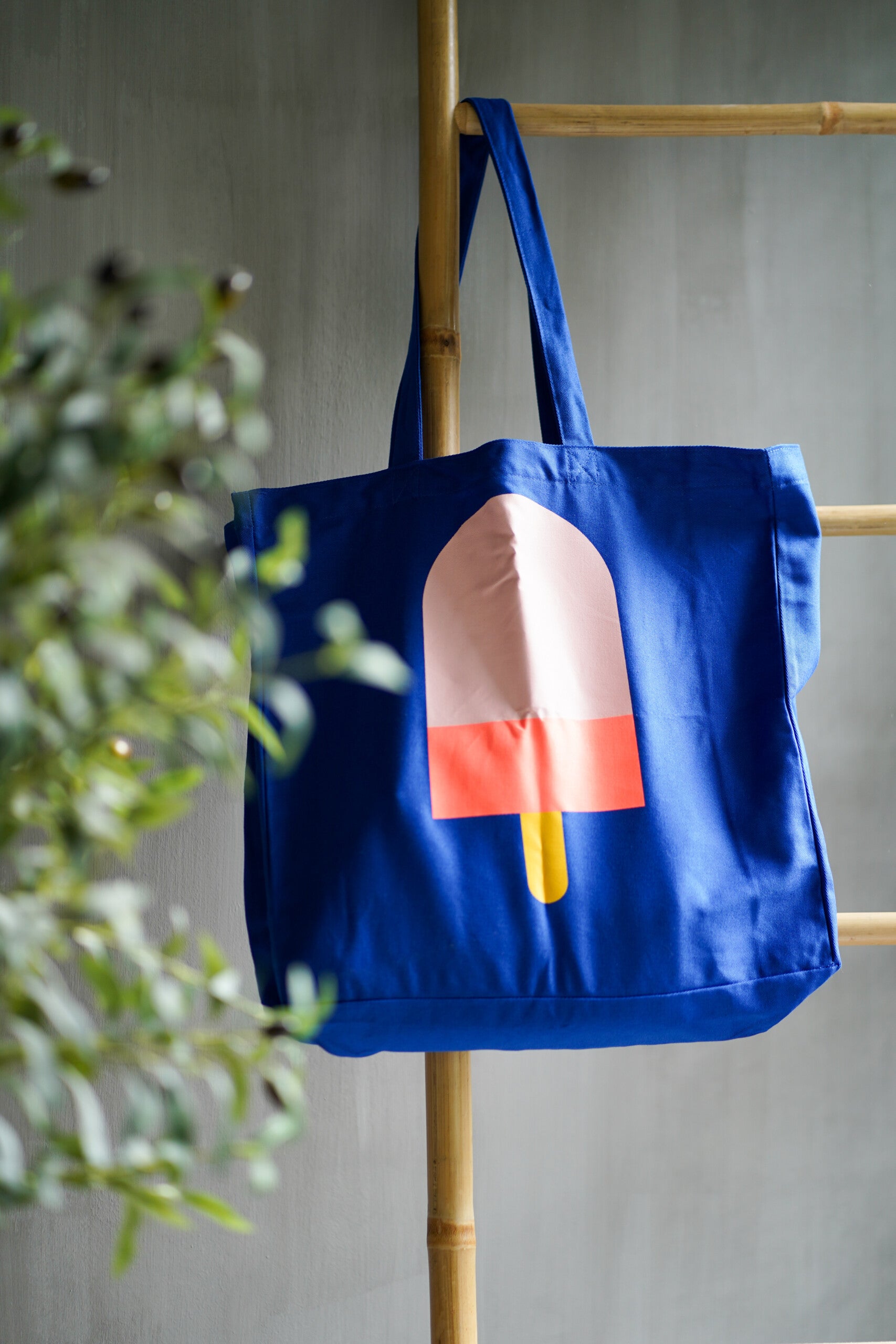 Stofftasche Engel mit buntem Eiscreme-Motiv-Druck in Pastellfarben