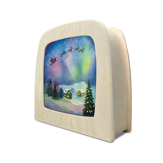 Toverlux Silhouettenlampe Aurora Sleighride, Holzrahmen von der Seite mit leuchtender Winterszene und Nordlichtern