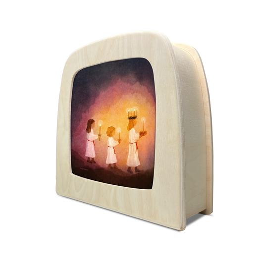 Toverlux Silhouettenlampe aus Holz, Seitenansicht mit leuchtender Szene dreier Mädchen mit Kerzenleuchtern