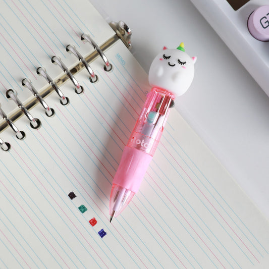 Mini-Stift mit Kopf als Einhorn auf einem Spiralblock, daneben Punkte in den vier Tintenfarben