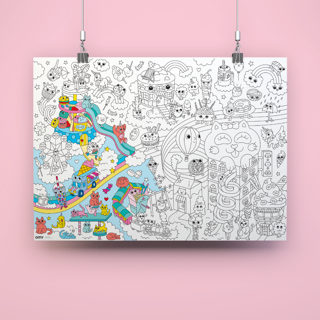 OMY Kawaii Riesen-Ausmalposter an Clips aufgehängt, links teilweise koloriert mit Häusern, rechts ungefärbt mit Tiermotiven