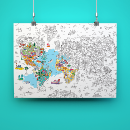OMY Atlas-Riesen-Ausmalposter an Schnüren hängend: bunte Weltkarte und graue Ausmalfelder auf weißem Grund