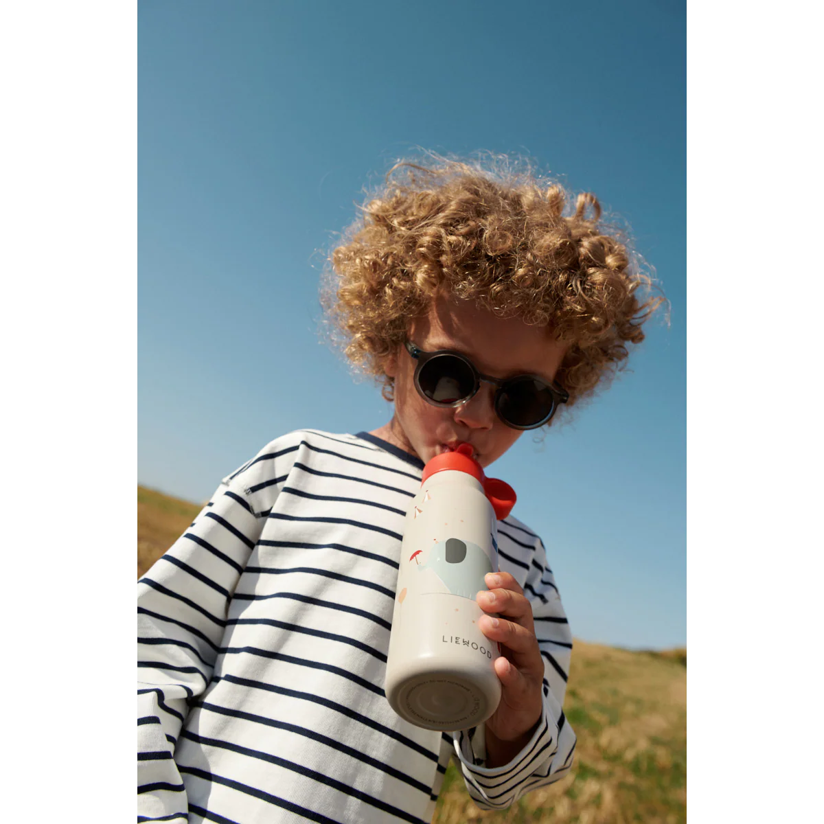 Kindersonnenbrille DARLA von Liewood mit rundem Rahmen aus transparentem Polycarbonat in Blau