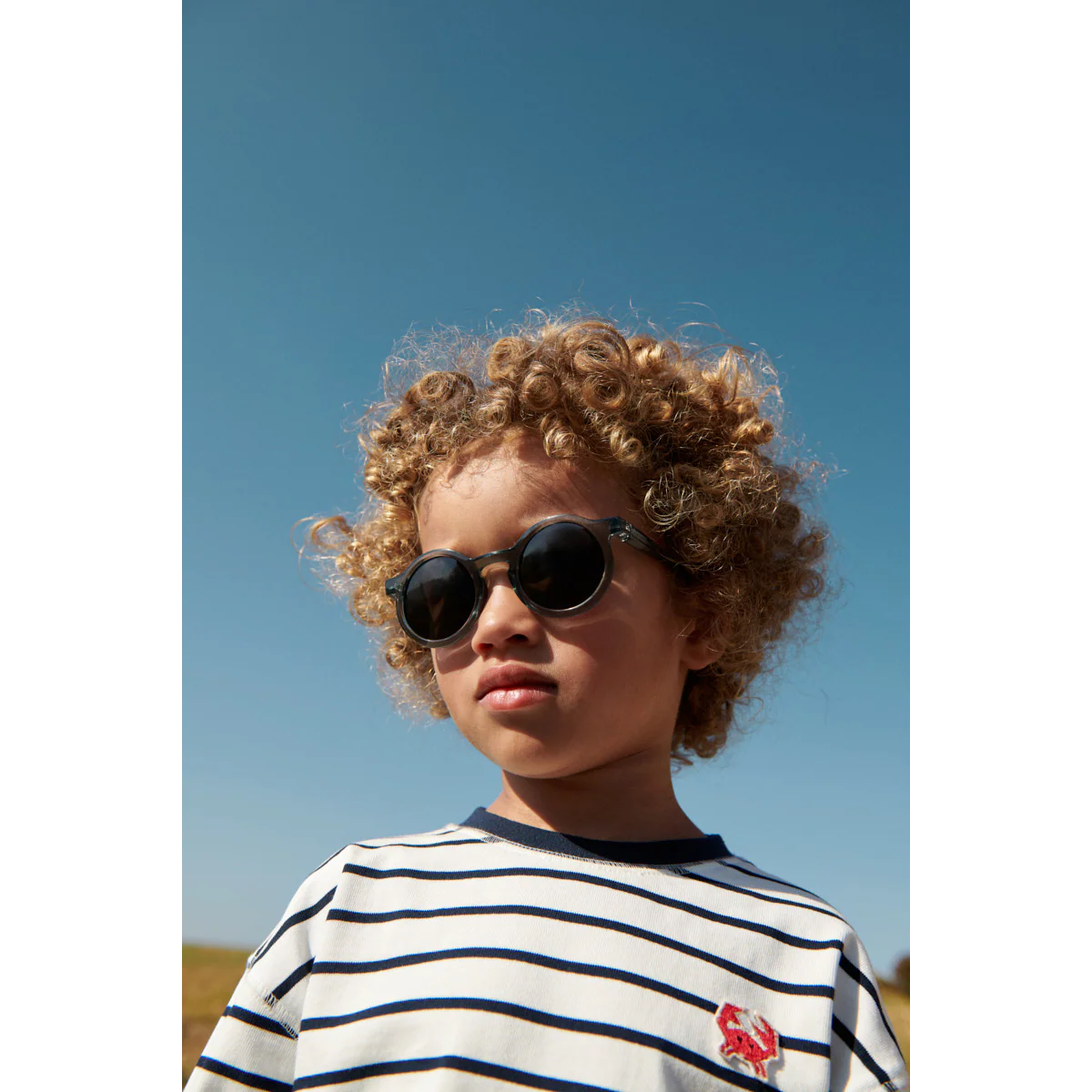 Kindersonnenbrille DARLA von Liewood mit rundem Rahmen aus transparentem Polycarbonat in Blau