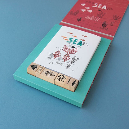 Londji Sea Calm Stamps, geöffnete Schachtel mit Faltblättern und Holzstempeln