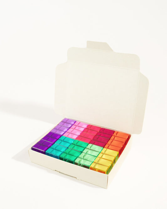 Bauspiel Lichtbauwürfel Pastell, transparente Würfel in Regenbogenfarben in cremefarbener Box