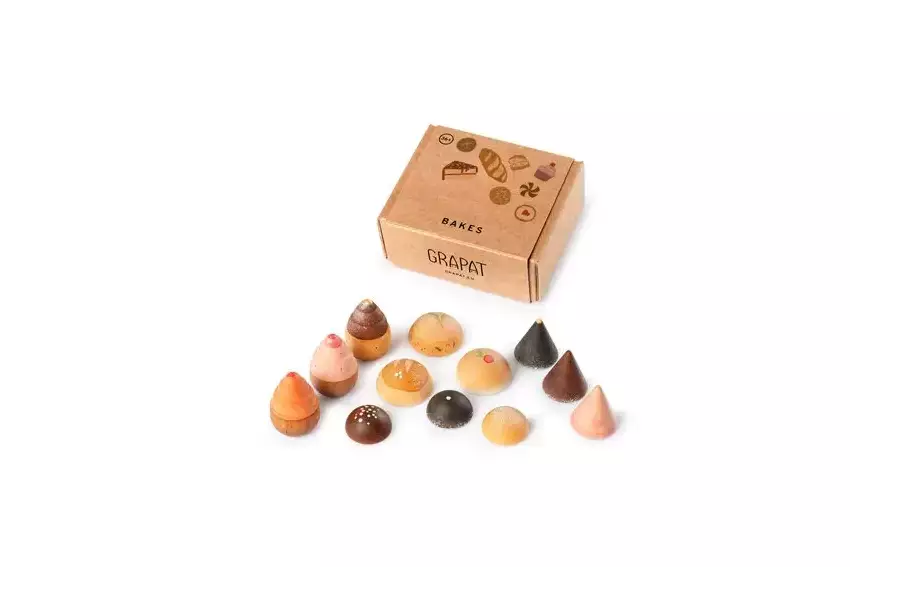 Grapat Bakes Backwaren aus naturbelassenem Holz für Kaufladen und Kinderküche
