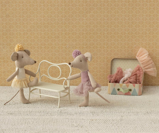 Kleine Ballerinamaus Maileg mit zartem Off-Weiß Ballettkleid und feinen Details