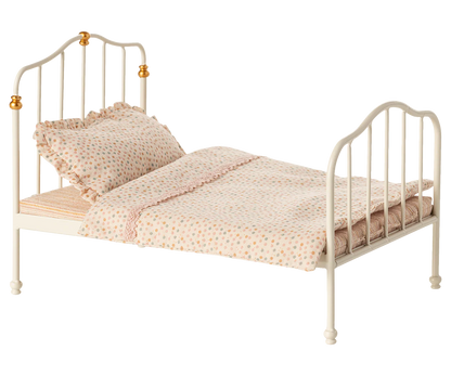 Cremefarbenes Vintage-Bett aus Holz für Mäuse von Maileg