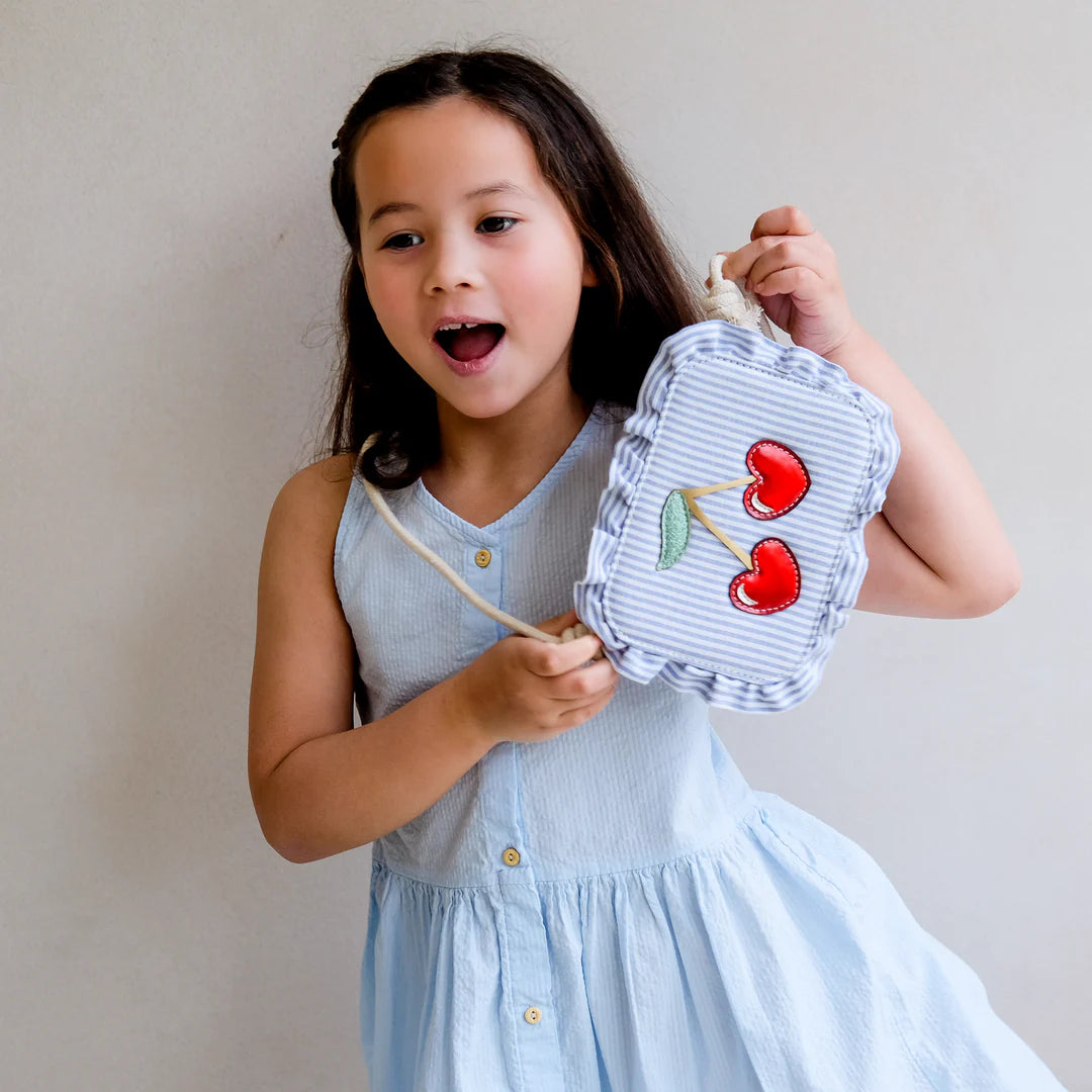 Handtasche Cherry Bag von Mimi & Lula in Kirschrot mit goldenem Verschluss