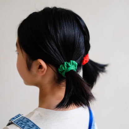 Schmale Haargummis Heartbeam Scrunchies von Mimi & Lula mit Herzmotiv
