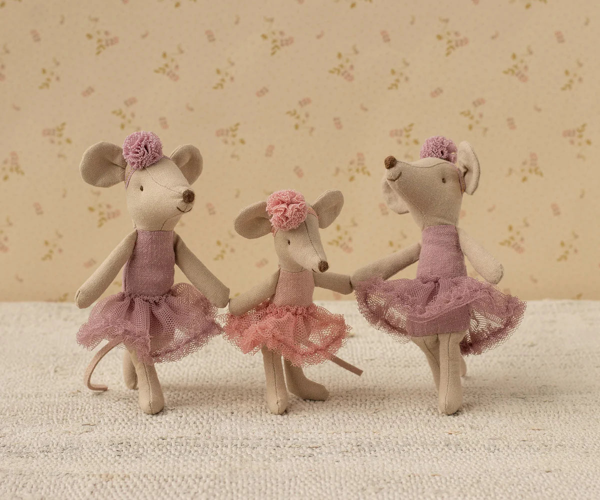 Ballerina-Maus Große Schwester Heather von Maileg mit rosa Ballettkleid und Spitzenschuhen