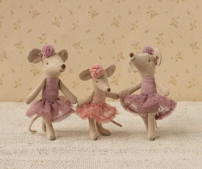 Ballerina-Maus Große Schwester Heather von Maileg mit rosa Ballettkleid und Spitzenschuhen