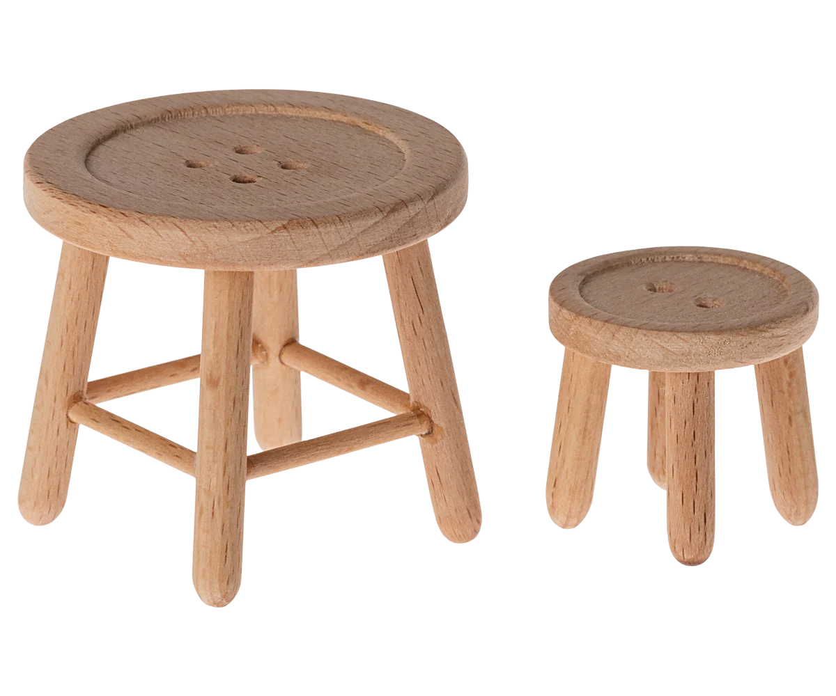 Holztisch und Hocker-Set für Maus-Puppen von Maileg in naturbelassenem Design