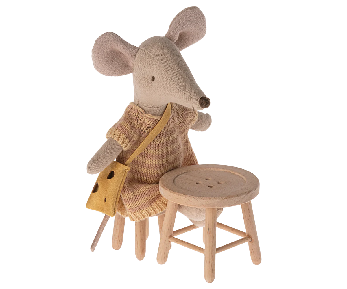 Holztisch und Hocker-Set für Maus-Puppen von Maileg in naturbelassenem Design
