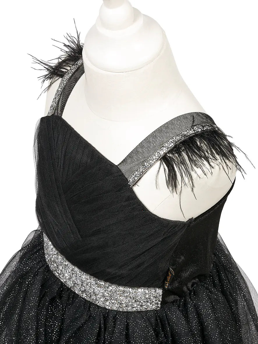 Souza Julietta Kostüm-Kleid mit schwarzem Tüllrock, Glitter-Gürtel und Federn auf Schaufensterpuppe