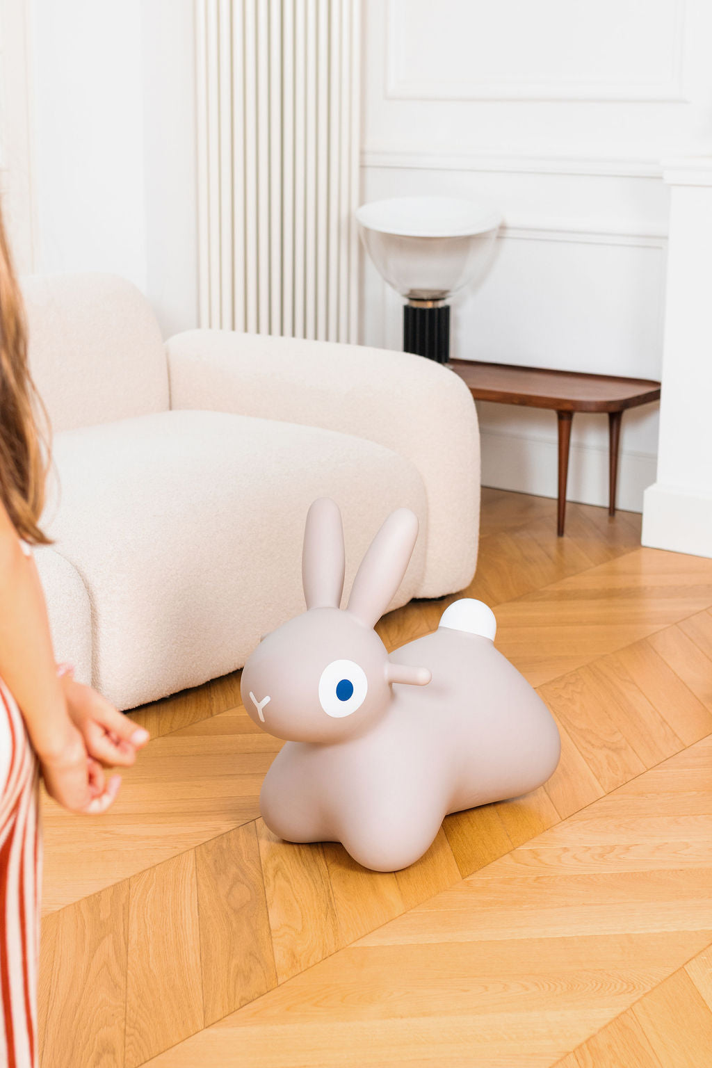 Quut - Hoppi Bunny warm grey - laralutzquut-1821