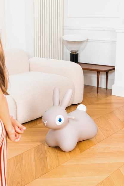 Quut - Hoppi Bunny warm grey - laralutzquut-1821