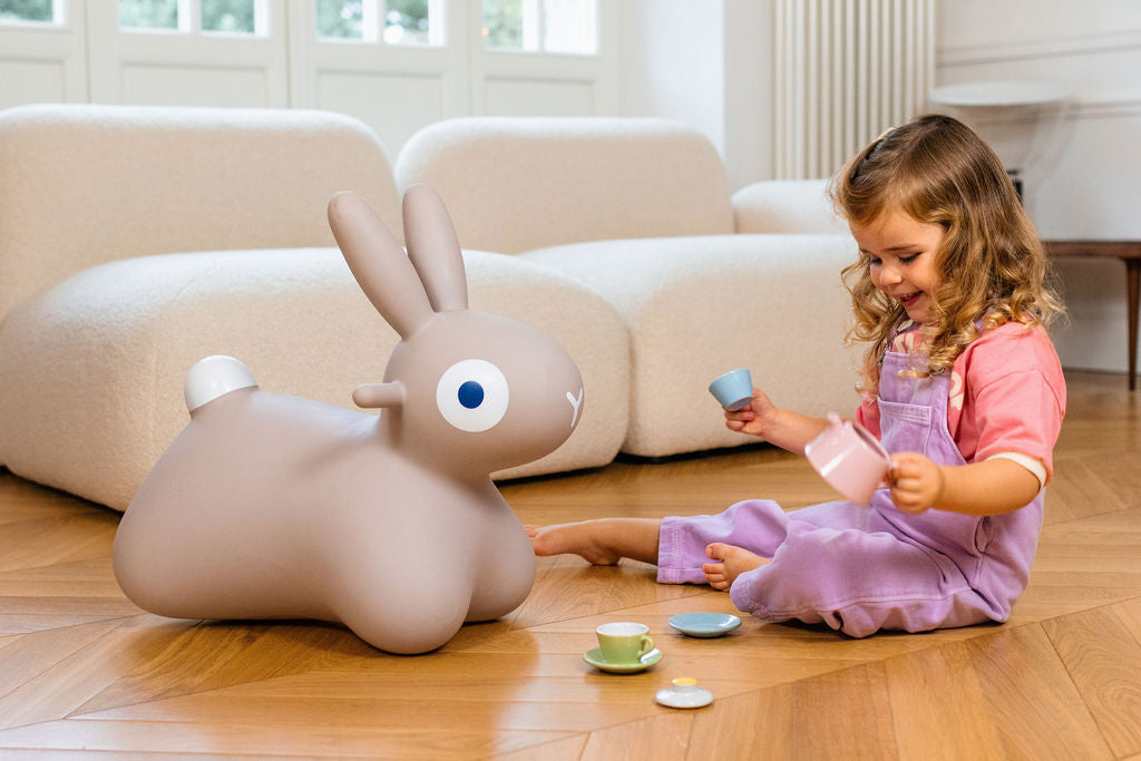 Quut - Hoppi Bunny warm grey - laralutzquut-1857