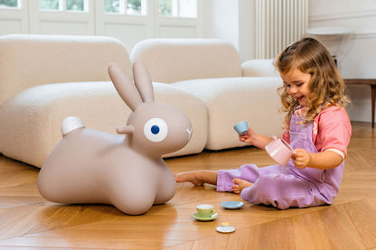Quut - Hoppi Bunny warm grey - laralutzquut-1857