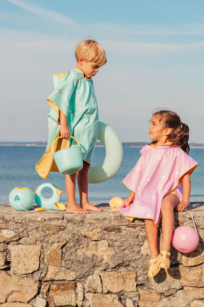 Quut - Poncho Banana pink (seashells) - laralutzquuttoys2025-1083