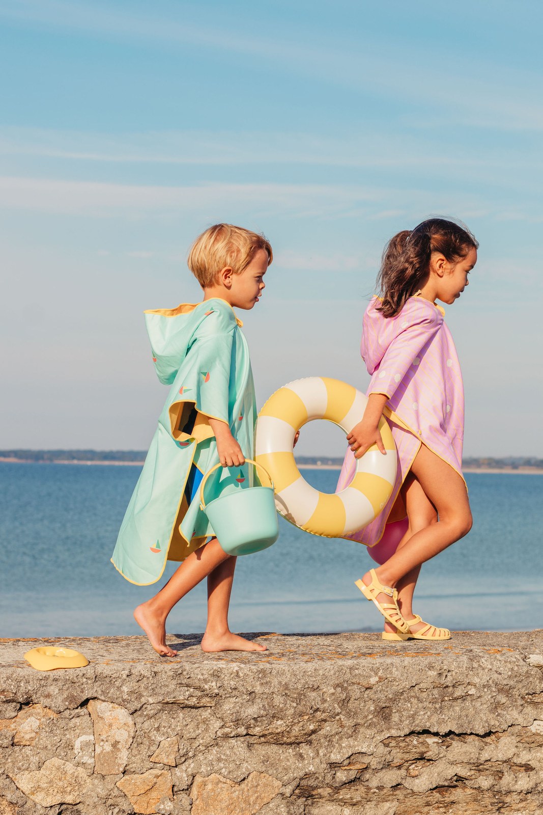 Quut - Poncho Banana Blue (Boats) - laralutzquuttoys2025-1093