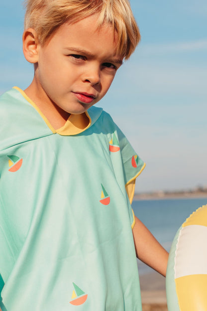 Quut - Poncho Banana Blue (Boats) - laralutzquuttoys2025-1122