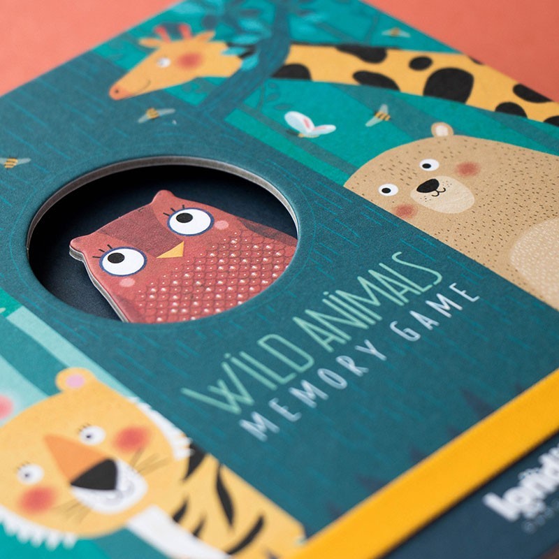 Londji Wild Animals Memory Verpackung mit Loch, rote Eule mit Tupfen sichtbar, dahinter Tiermotive