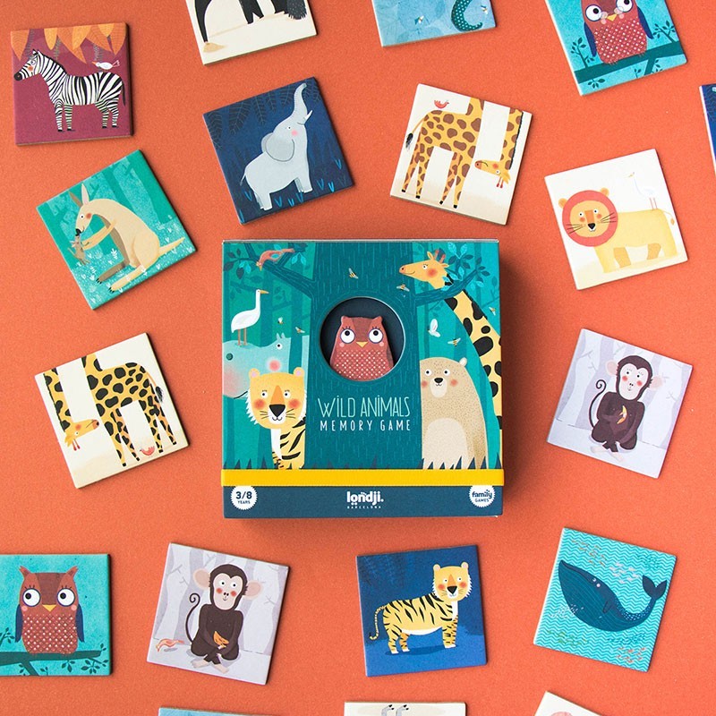 Londji Wild Animals Memory Spielkarten auf orangem Hintergrund mit Schachtel in der Mitte, rundherum Tierkarten