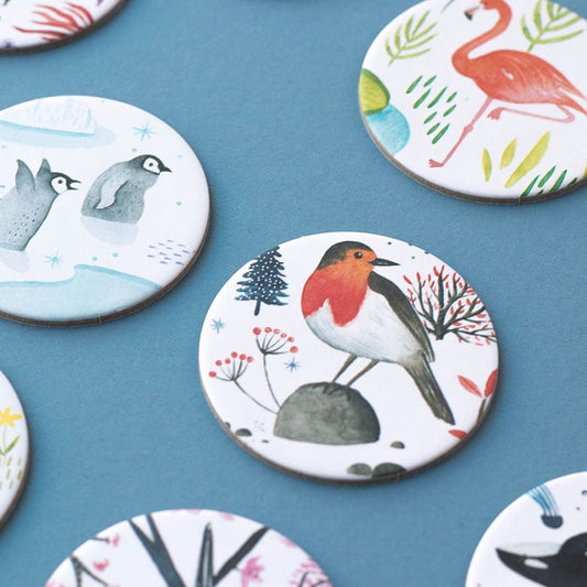 Londji Wildlife Memory, fünf runde Spielkarten mit Vögeln, Flamingo, Rotkehlchen und Pflanzen